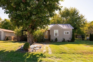 303 W Steward Ave, Monterey, TN 38574