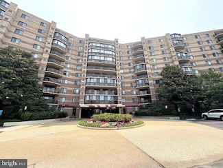 8340 Greensboro Dr Unit 605, McLean, VA 22102