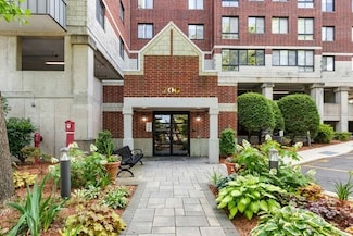 200 Ledgewood Dr Unit 604, Stoneham, MA 02180