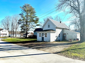 41 Church St, Clinton, ME 04927