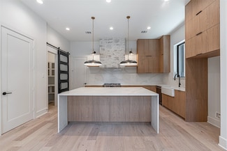 1102 W 9th St, Houston, TX 77007