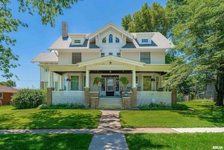 819 E Chestnut St, Mason City, IL 62664