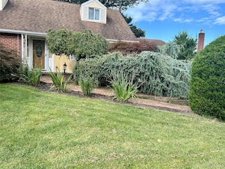 24 Grover Ln, East Northport, NY 11731