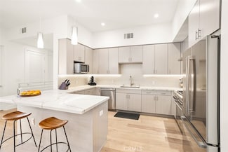 4322 Gentry Ave Unit 104, Studio City, CA 91604