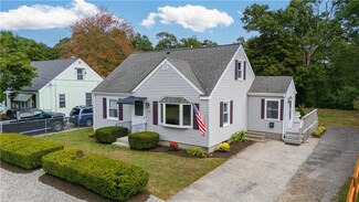 14 Adams St, Smithfield, RI 02917