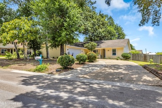 109 Palm Ave, Pass Christian, MS 39571