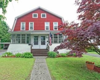 46 Campbell Ave, Castleton On Hudson, NY 12033