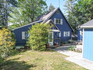 60 Emerald Dr, Hillsborough, NH 03244