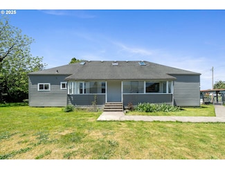1209 6th St, Tillamook, OR 97141