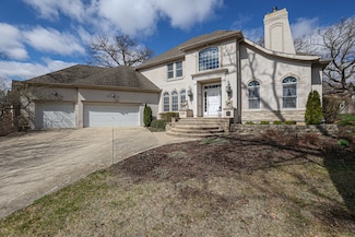 632 Christopher Ln, Carol Stream, IL 60188