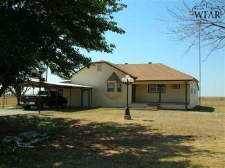 11877 Wolf Rd, Electra, TX 76360