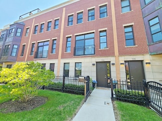 733 W 15th St, Chicago, IL 60607