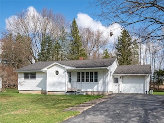 432 E Oak Orchard St, Medina, NY 14103