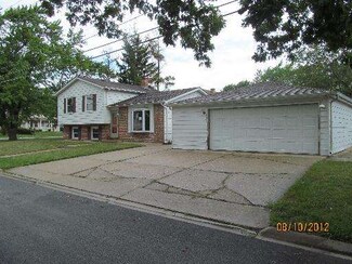 2750 W Cornelia Ave, Waukegan, IL 60085