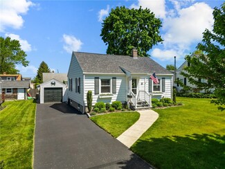 79 Beach Rd, Bristol, RI 02809