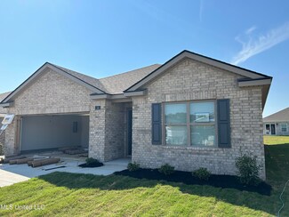 14 Pine St, Byhalia, MS 38611