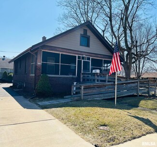 1300 Ann Eliza St, Pekin, IL 61554