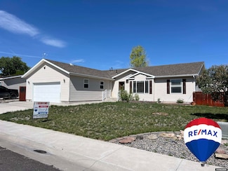 1426 Pinecrest St, Riverton, WY 82501