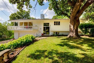 6771 College Ave, Windsor Heights, IA 50324