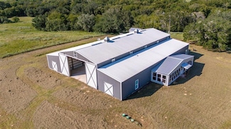 6417 County Road 240, Waelder, TX 78959