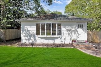 3 Pearl Rd, Rocky Point, NY 11778