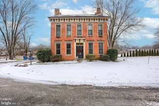 4274 Russell Ln, Seven Valleys, PA 17360