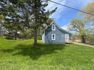 13 Glenwood Ave, Rockland, ME 04841