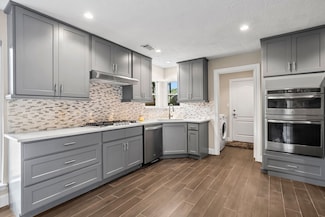 11715 Park Creek Dr, Houston, TX 77070