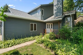 409 Sand Creek Dr N, Chesterton, IN 46304