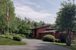 1023 N Woodstock Rd, Southbridge, MA 01550