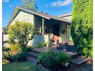 7149 SW 3rd Ave, Portland, OR 97219
