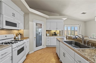 42647 Pinecliff St, Lake Hughes, CA 93532