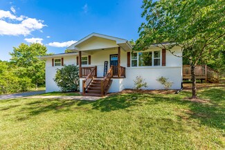 96 Center Dr, Chickamauga, GA 30707
