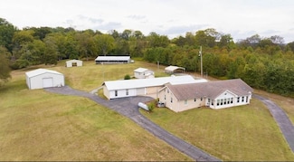 807 Upper Station Camp Crk Rd, Cottontown, TN 37048
