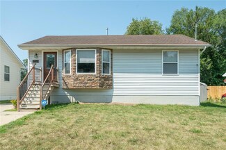 620 SW 61st St, Des Moines, IA 50312