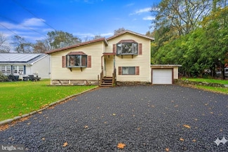 217 Coach Rd, Tobyhanna, PA 18466