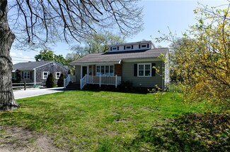 55 Linden St, Middletown, RI 02842