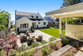 4737 W Roberts Way, Seattle, WA 98199