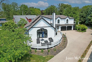 1729 Waukazoo Dr, Holland, MI 49424