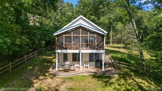 11113 Perch Lake Dr W, Cement City, MI 49233