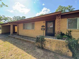 901 Hillcrest Dr, Cushing, OK 74023