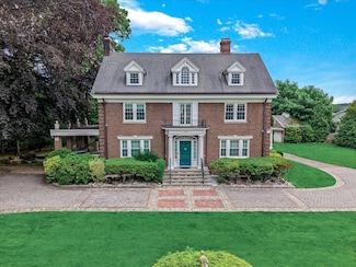 44 Arbor Place, Glen Cove, NY 11542
