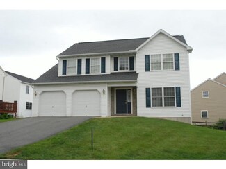 105 N Rosewood Ct, Wernersville, PA 19565