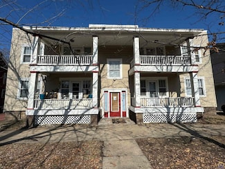 808 SW 11th St, Topeka, KS 66612
