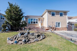 22 Cheshire Rd, Inwood, NY 11096