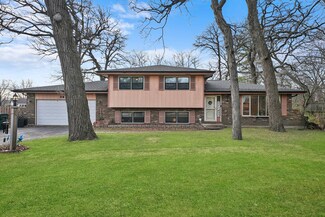 3N424 Mulberry Dr, West Chicago, IL 60185