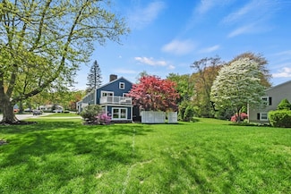8 Longbow Cir, Lynnfield, MA 01940