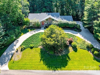 18 Westbridge Dr, Hendersonville, NC 28739