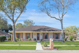 209 Candlelight Dr, Lafayette, LA 70506