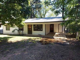 105 Greenview Dr, Wake Village, TX 75501